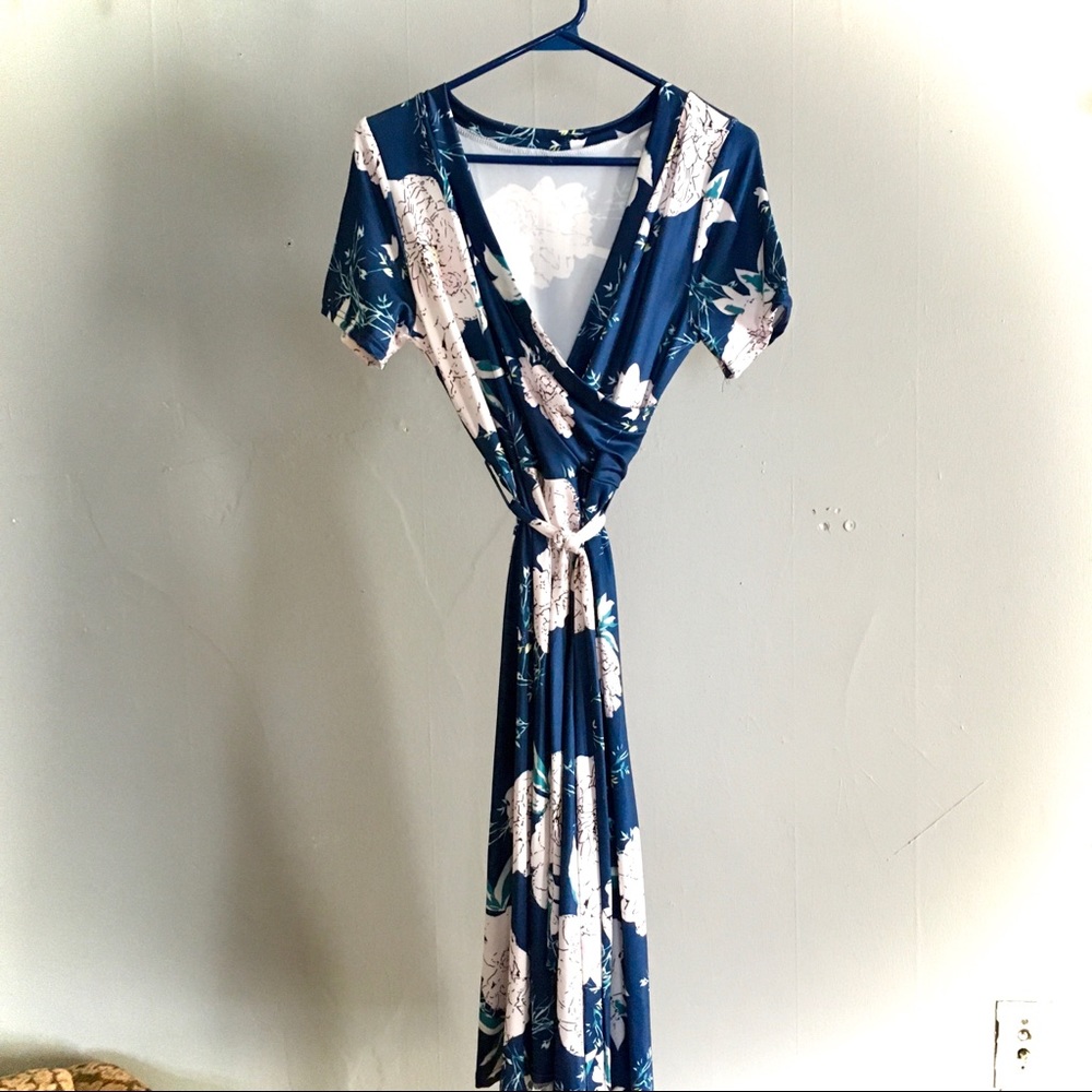 NWOT Patterned Wrap Dress